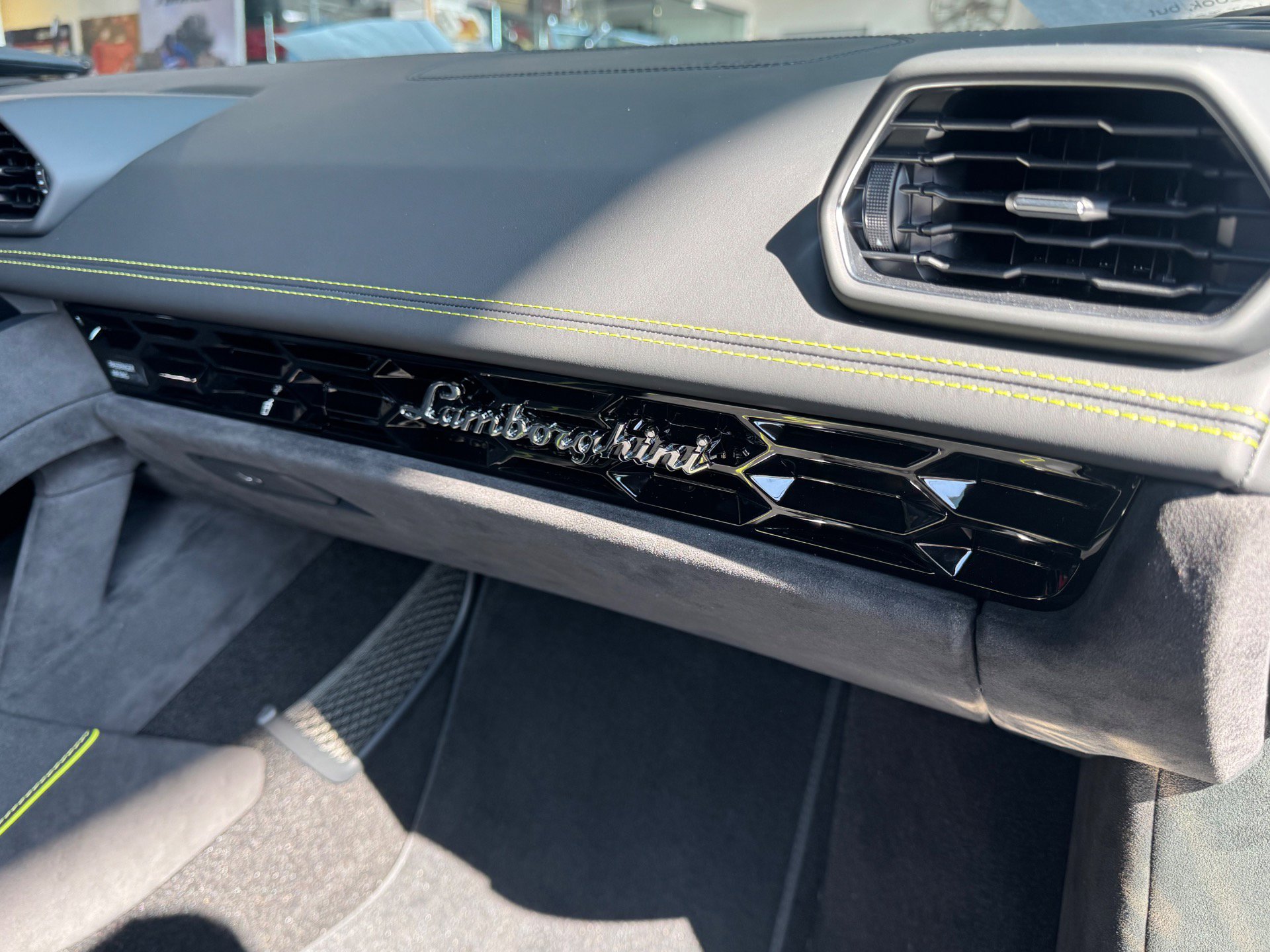 Used 2024 Lamborghini Huracan Sterrato image 18