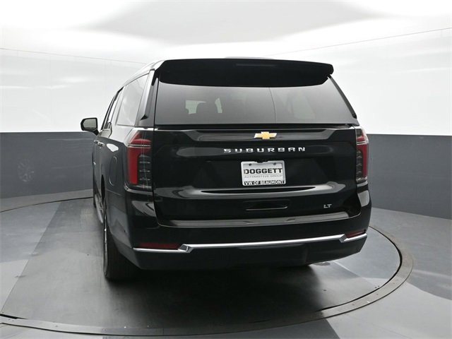 Used 2025 Chevrolet Suburban LT image 8