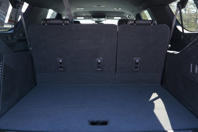 Used 2023 Chevrolet Suburban Premier image 10