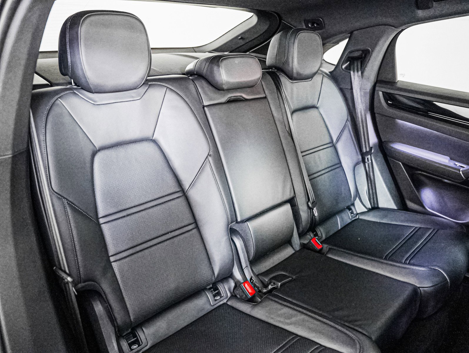 Certified 2022 Porsche Cayenne S image 6