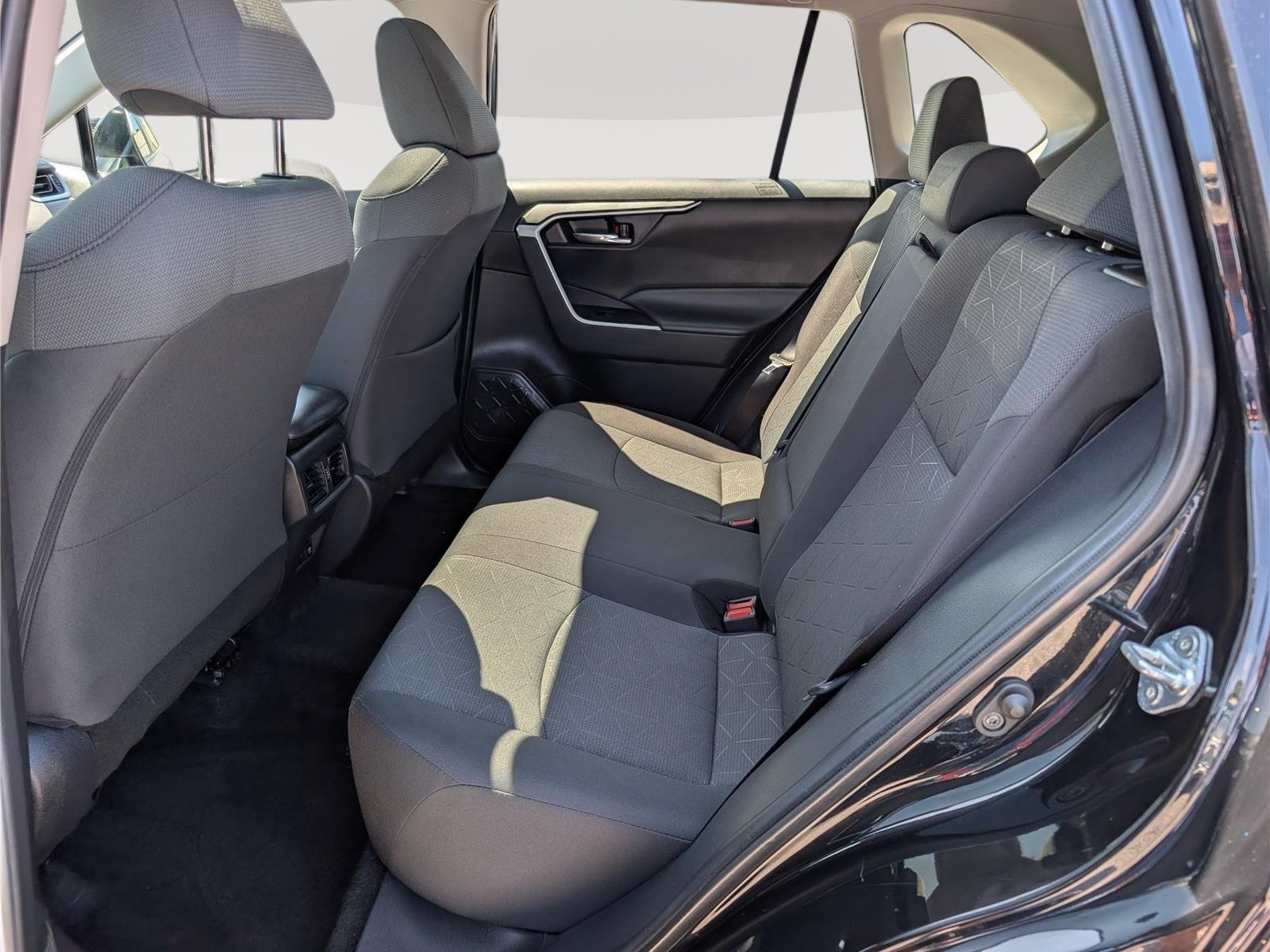 Used 2021 Toyota RAV4 XLE w/ Convenience Package AWD/4WD image 16