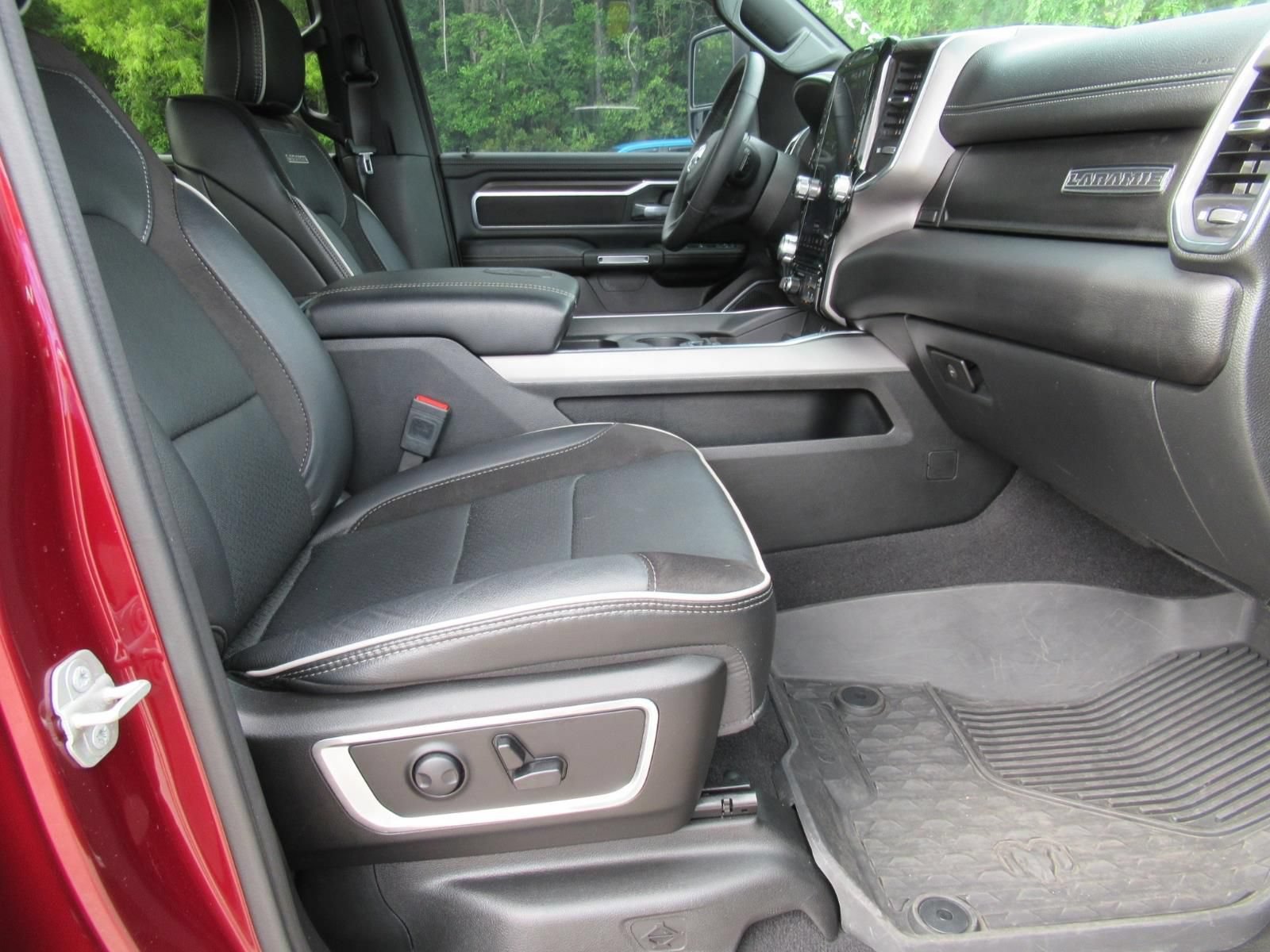 Used 2025 RAM 1500 Laramie w/ Sport Appearance Package AWD/4WD image 10