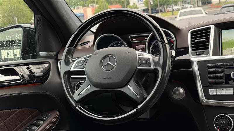 Used 2016 Mercedes-Benz GL 550 4MATIC image 29