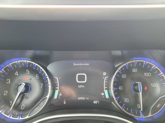 Used 2025 Chrysler Pacifica Select image 25