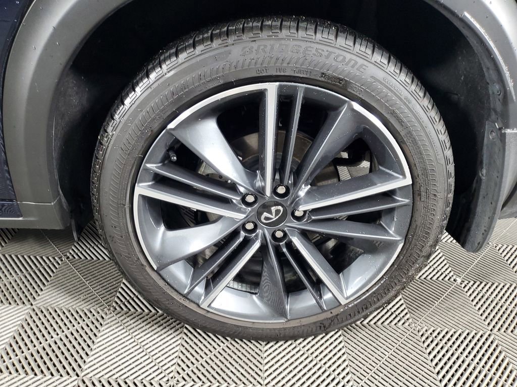 Used 2025 INFINITI QX55 Luxe w/ Accent Package image 11
