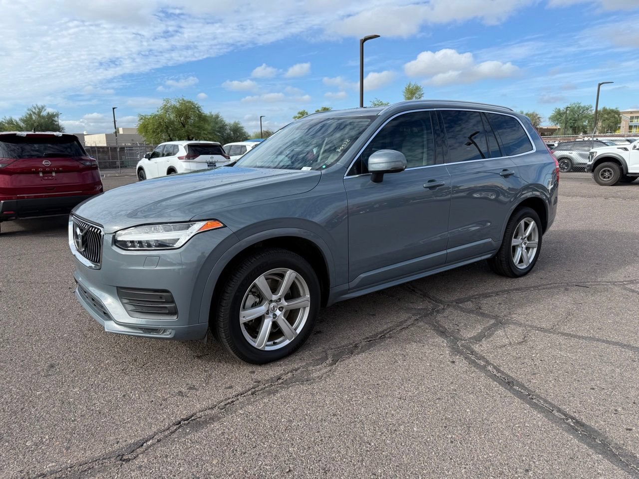 Used 2022 Volvo XC90 T5 Momentum AWD/4WD image 1