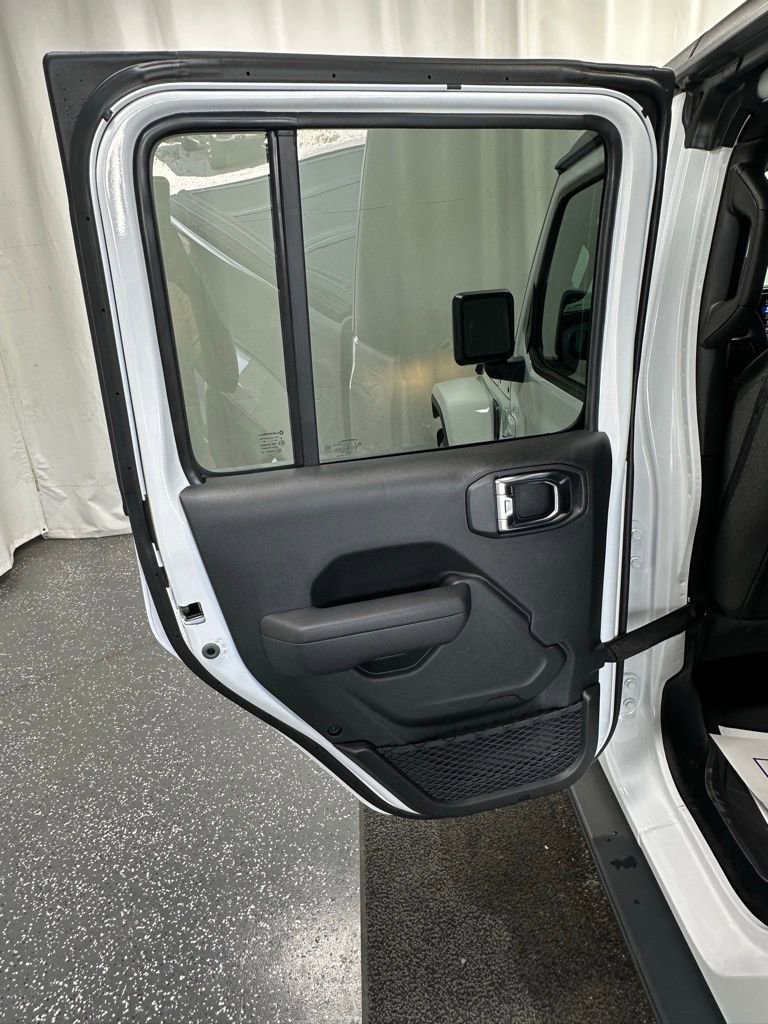 New 2025 Jeep Gladiator Sport AWD/4WD image 23