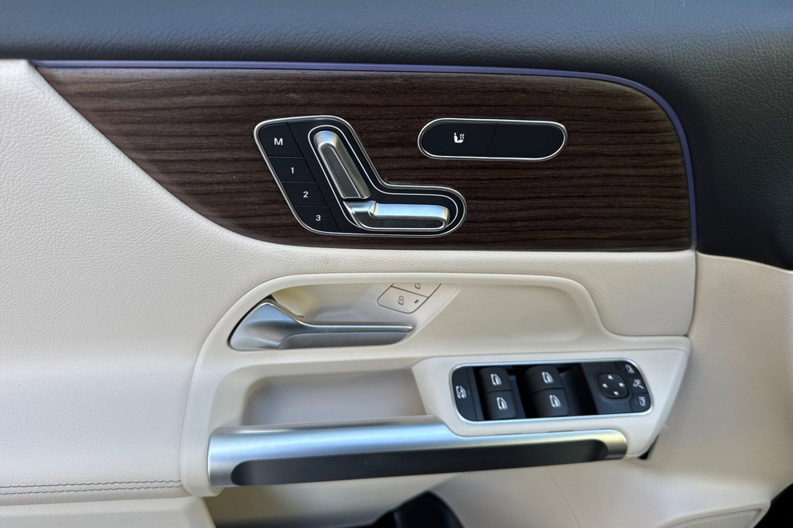 New 2026 Mercedes-Benz GLB 250 image 23