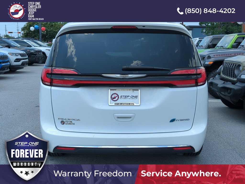 Used 2022 Chrysler Pacifica Touring-L FWD image 5