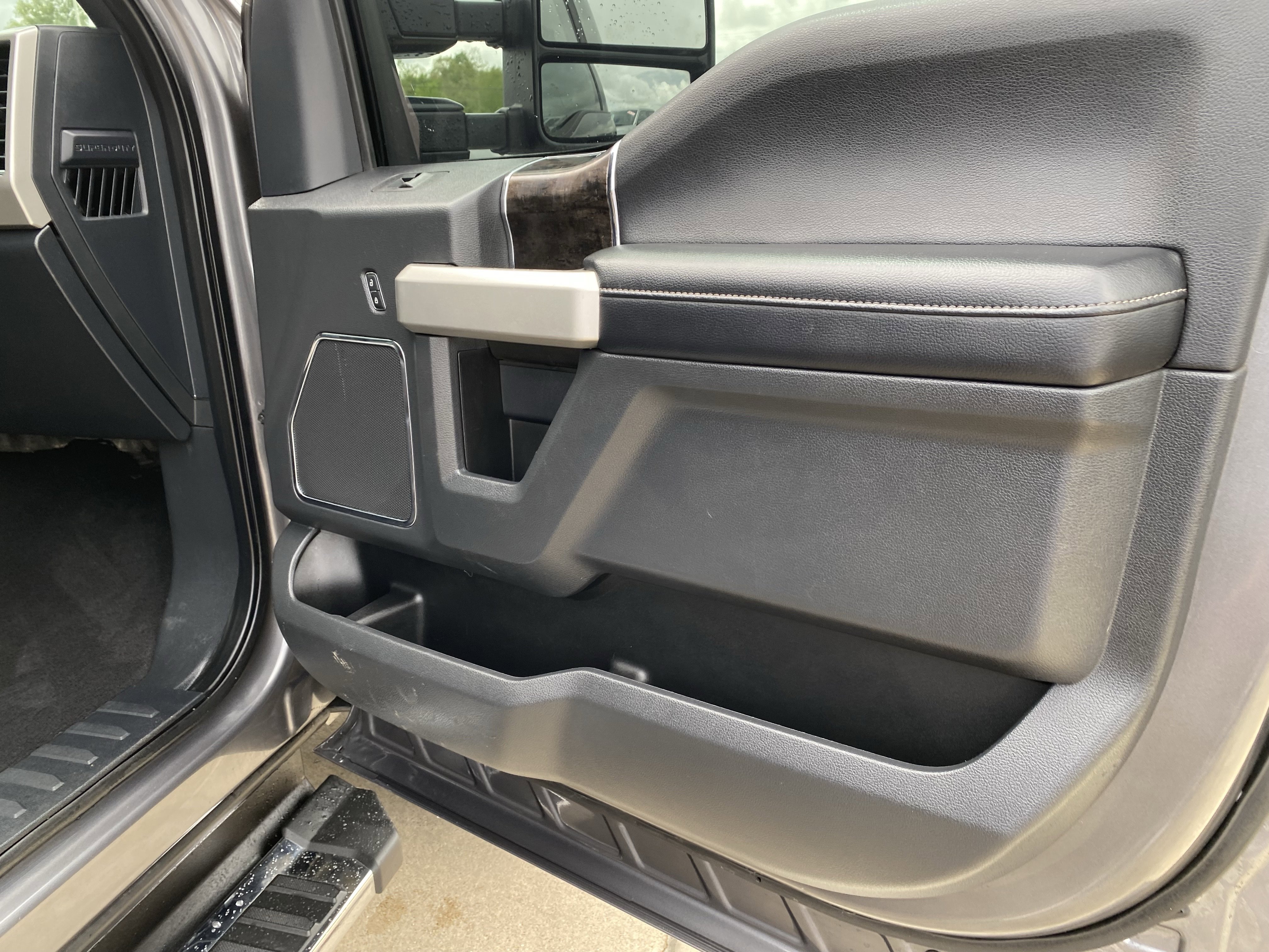 Used 2022 Ford F450 Lariat w/ Lariat Value Package AWD/4WD image 5