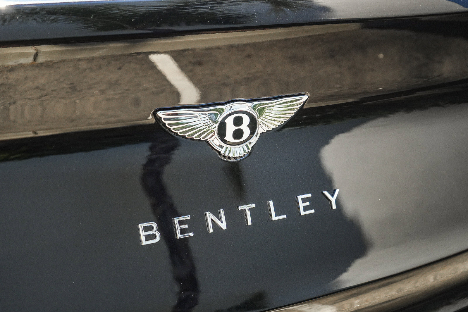 Used 2023 Bentley Bentayga Extended Wheelbase AWD/4WD image 13