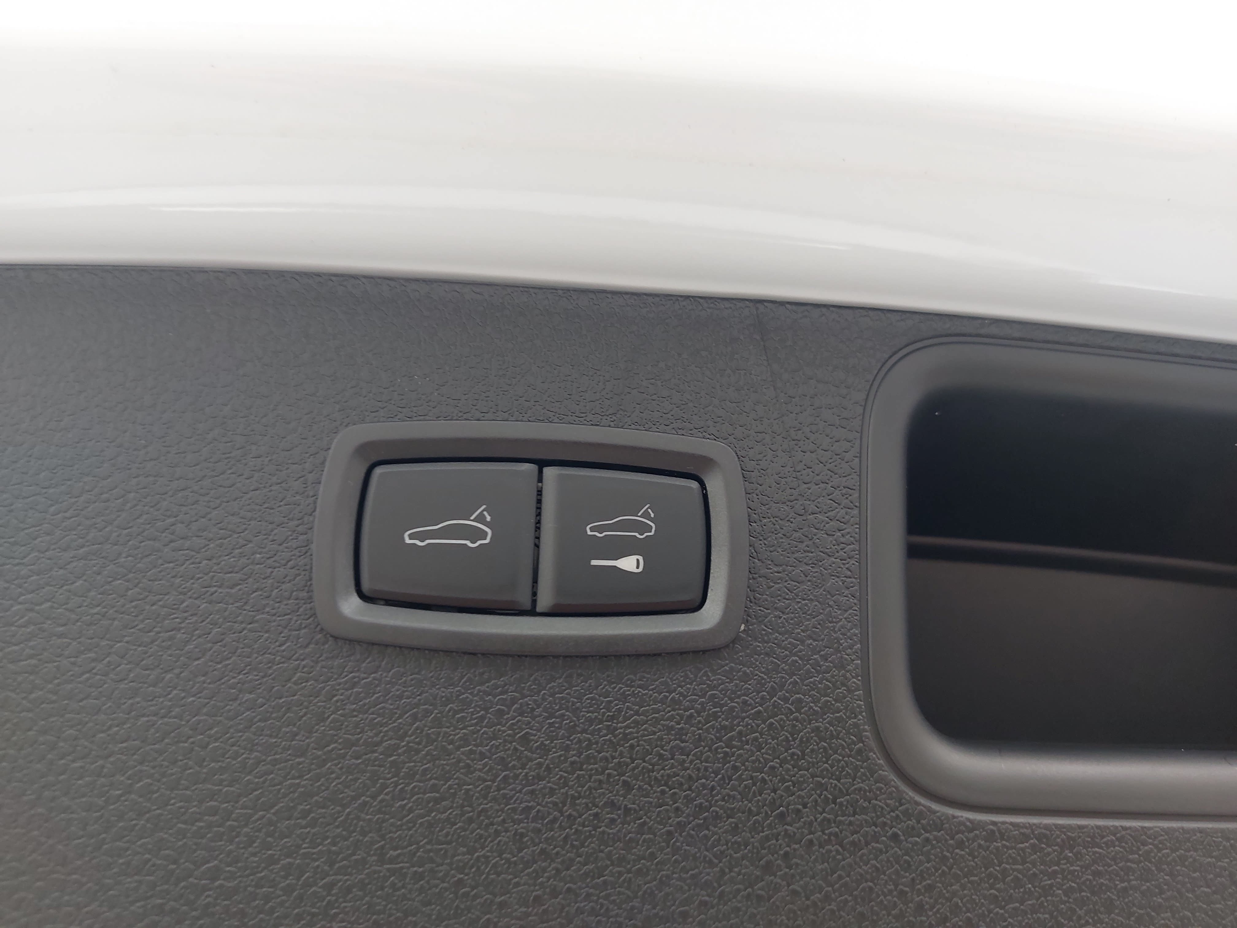 Certified 2026 Porsche Macan Turbo AWD/4WD image 15