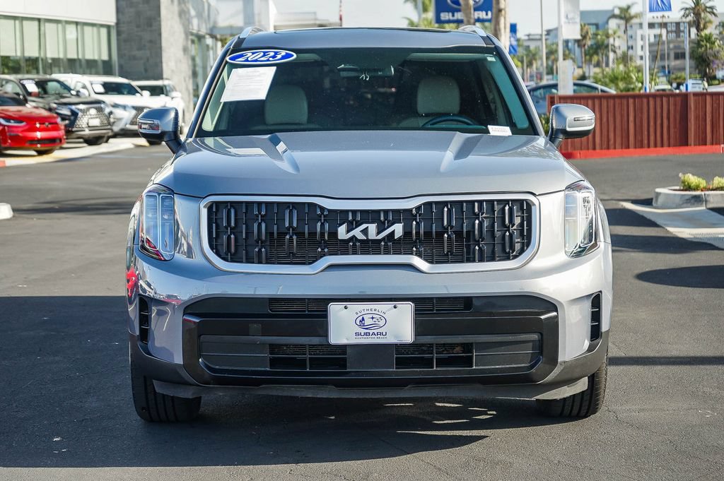Used 2023 Kia Telluride EX w/ EX Captain's Chair Package FWD image 2
