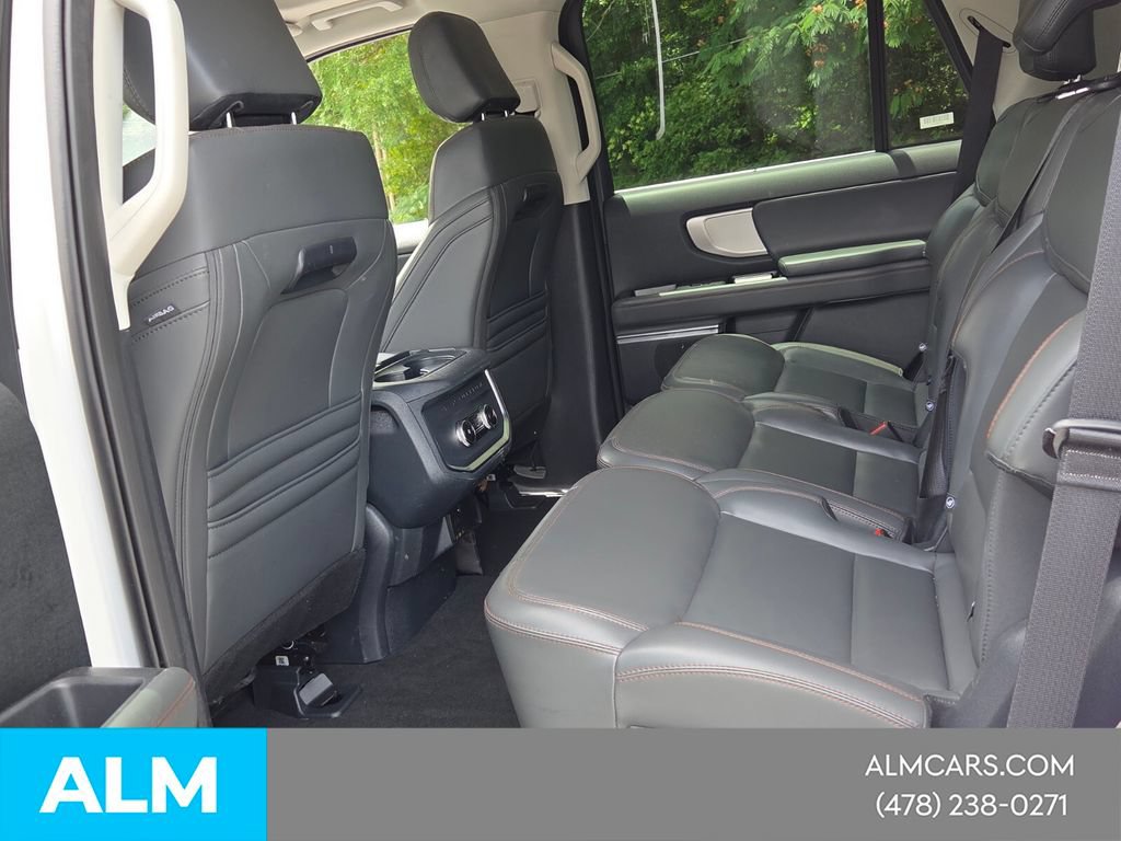 Used 2025 Ford Expedition Active AWD/4WD image 14
