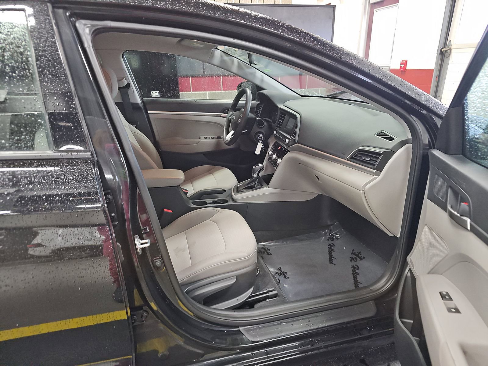 Used 2020 Hyundai Elantra SE image 11