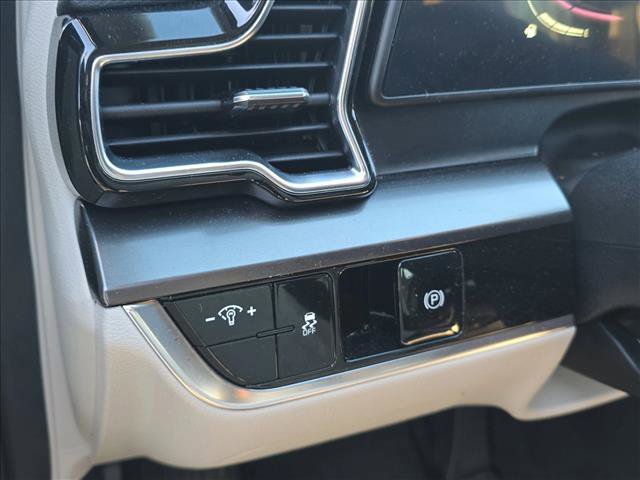 Used 2024 Kia Sportage EX image 9