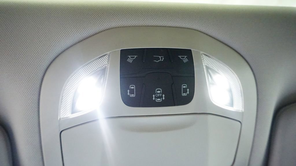 Used 2024 Chrysler Pacifica Limited image 35