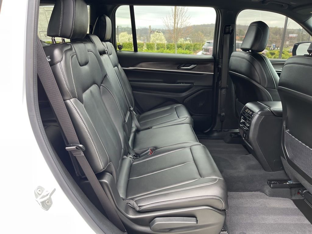 New 2025 Jeep Grand Cherokee L Limited image 24