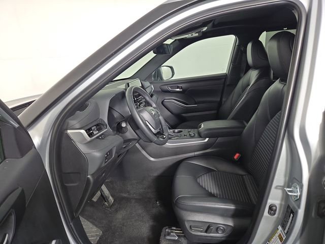 Used 2025 Toyota Highlander XSE AWD/4WD image 12