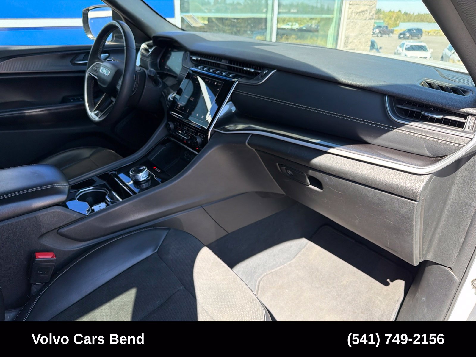 Used 2023 Jeep Grand Cherokee L Laredo AWD/4WD image 27
