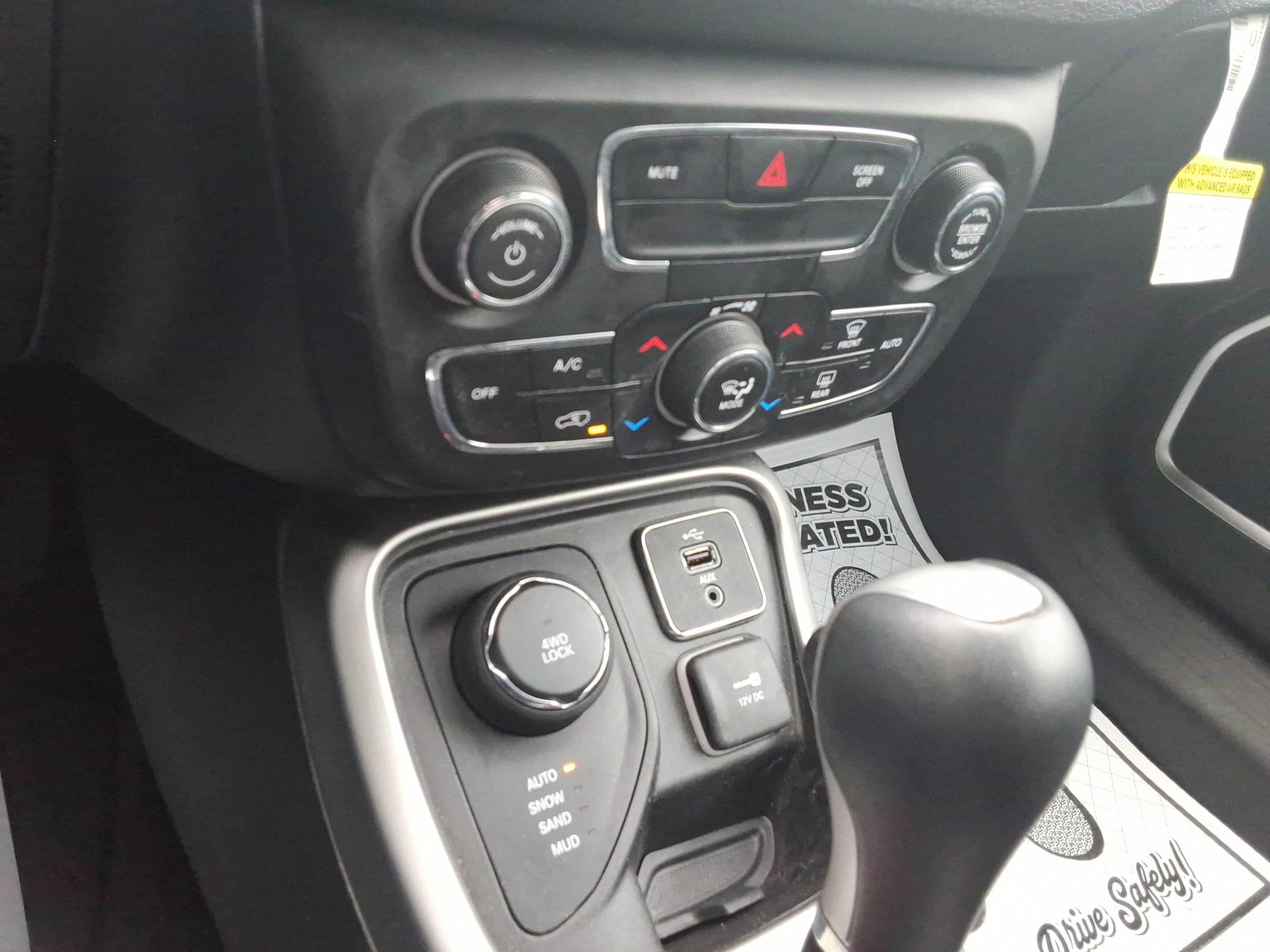 Used 2018 Jeep Compass Latitude w/ Popular Equipment Group image 17