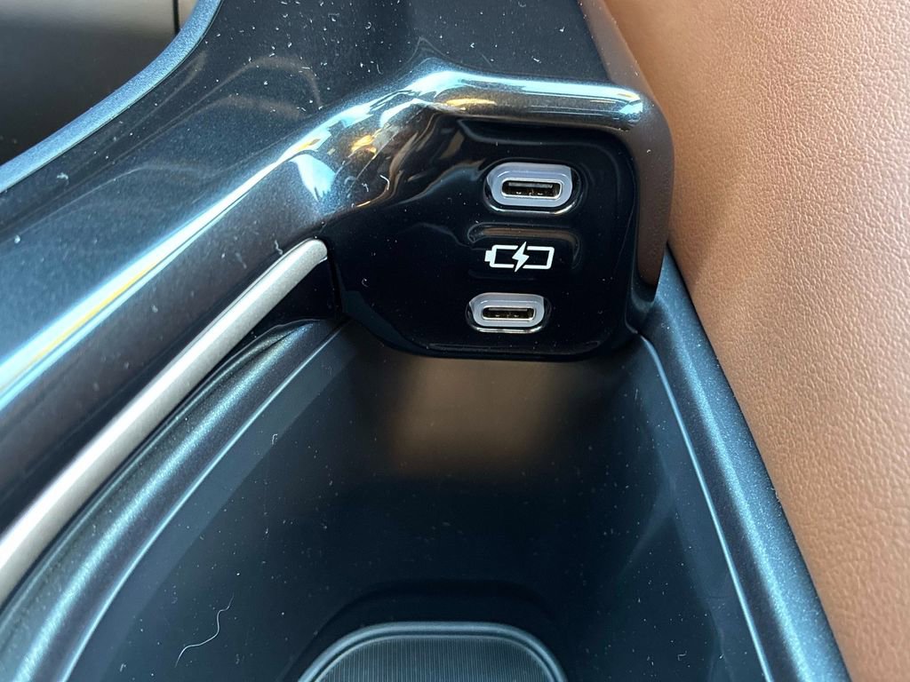 Used 2025 Toyota Crown Signia w/ Advanced Technology Package image 34