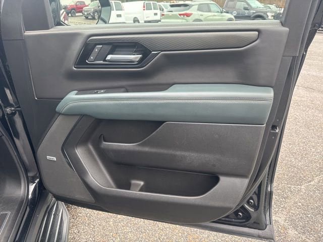 Used 2025 GMC Yukon XL AT4 AWD/4WD image 38