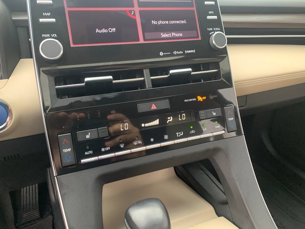Used 2022 Toyota Avalon XLE w/ Moonroof Package FWD image 23