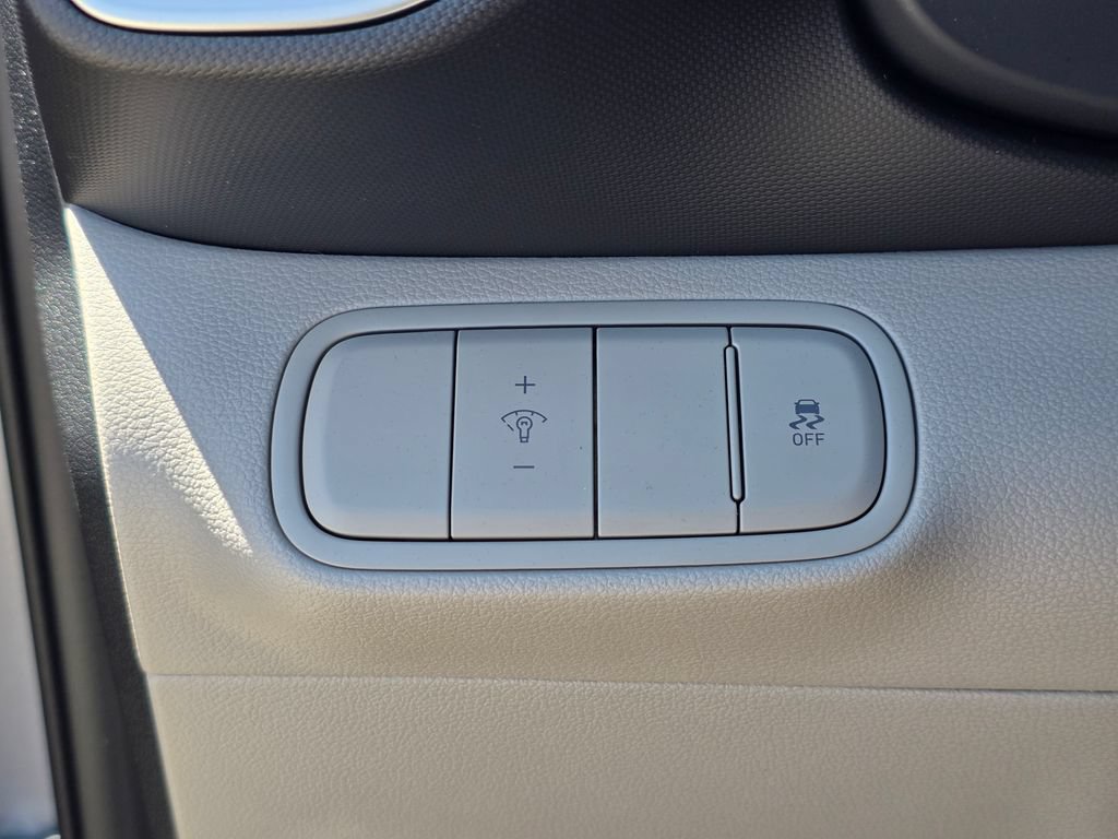 New 2026 Hyundai Venue SEL FWD image 31