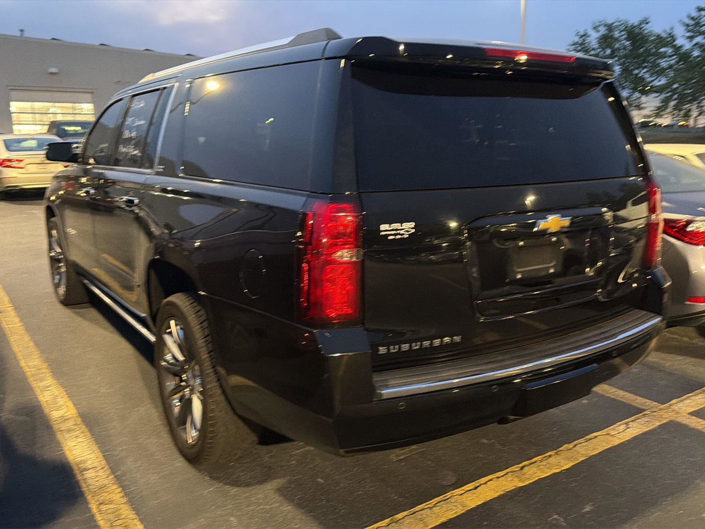 Used 2015 Chevrolet Suburban LTZ RWD image 10
