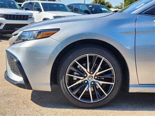 Used 2024 Toyota Camry SE image 9