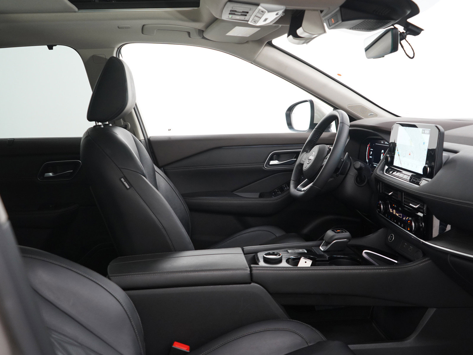 Used 2022 Nissan Rogue Platinum w/ Head-Up Display Package image 11