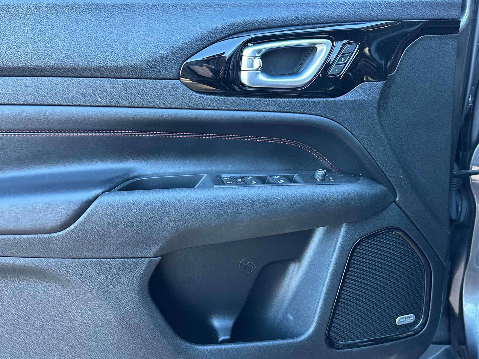 Used 2022 Jeep Compass Trailhawk w/ Trailhawk Elite Group image 17