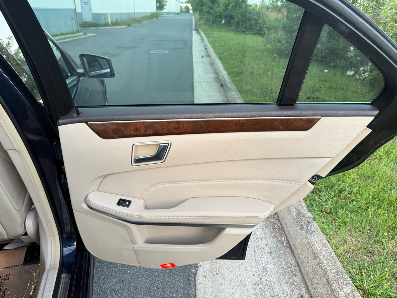 Used 2015 Mercedes-Benz E 350 4MATIC Sedan image 24