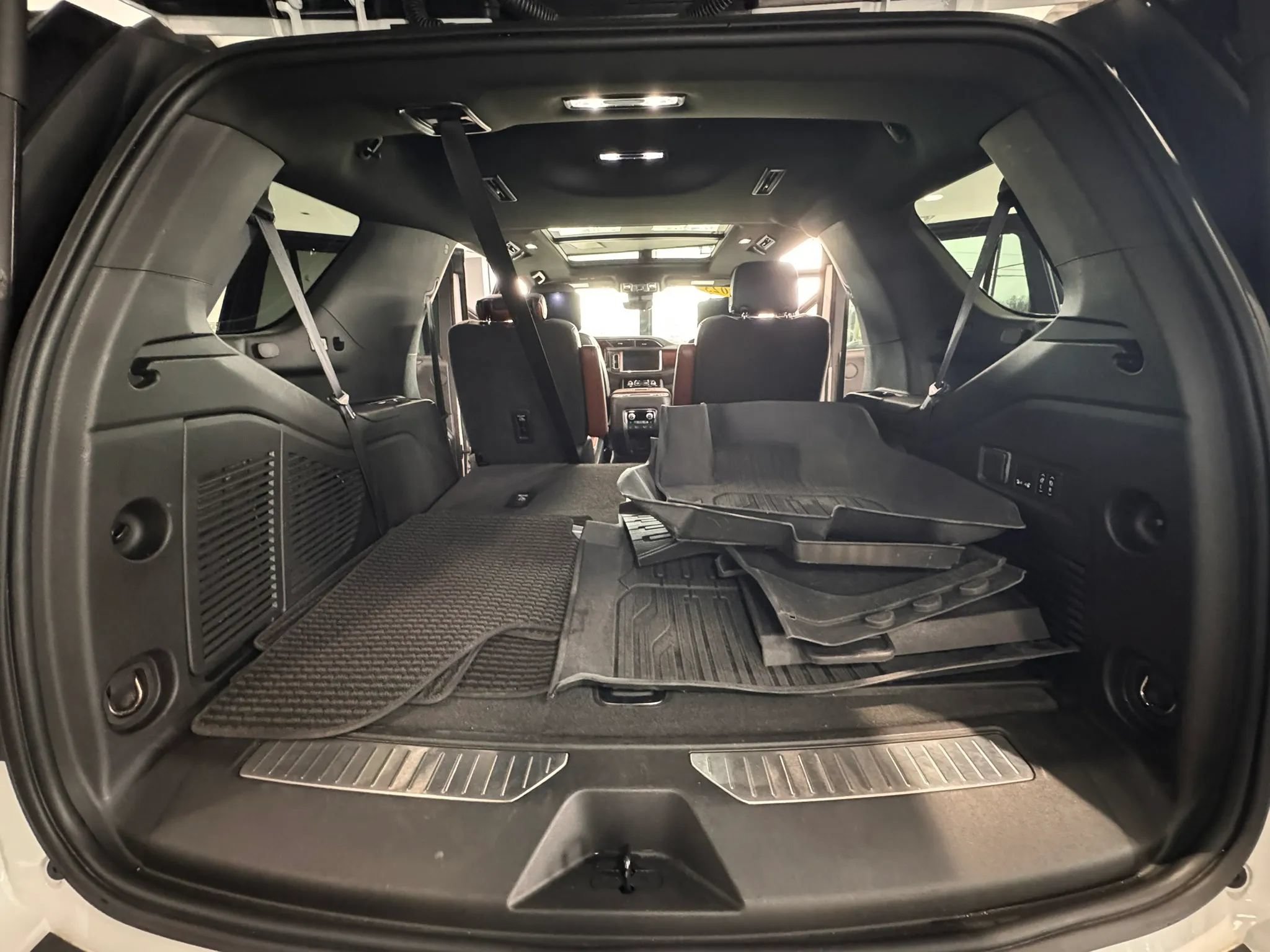 Used 2023 GMC Yukon Denali Ultimate AWD/4WD image 27