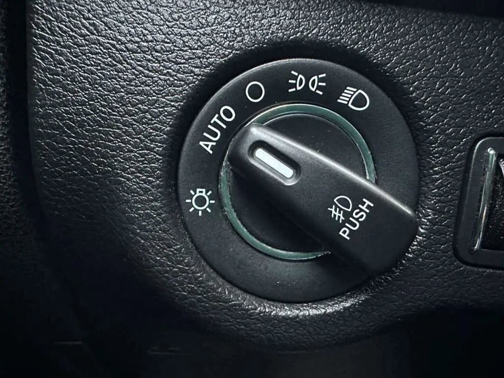 Used 2019 Chrysler 300 S image 15