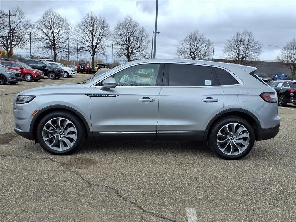 Used 2022 Lincoln Nautilus Reserve image 2