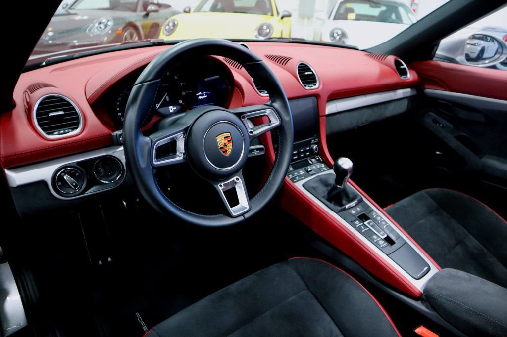 Used 2023 Porsche 718 Boxster Spyder RWD image 30