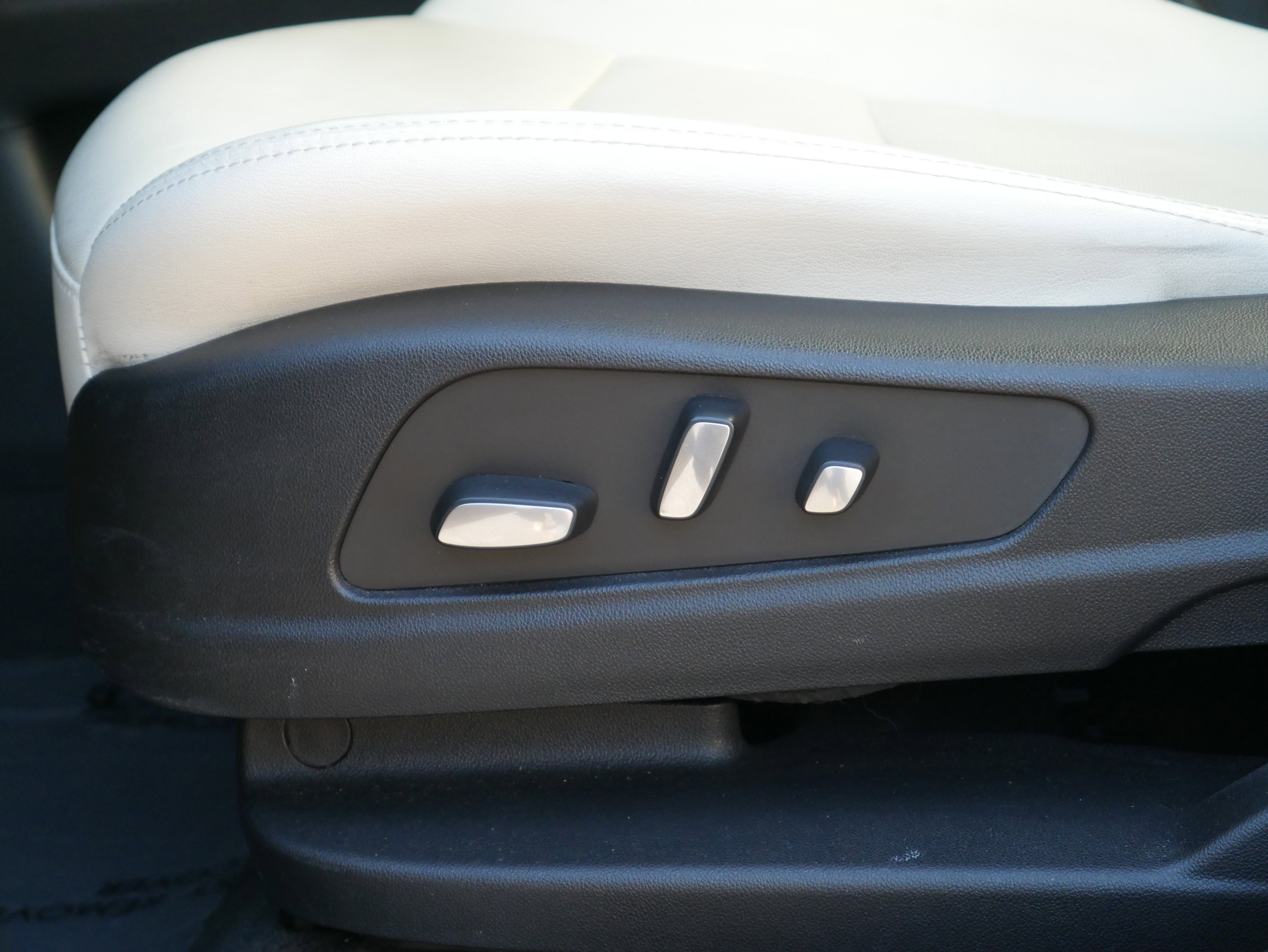 Certified 2022 Cadillac XT5 Sportv w/ Technology Package image 13