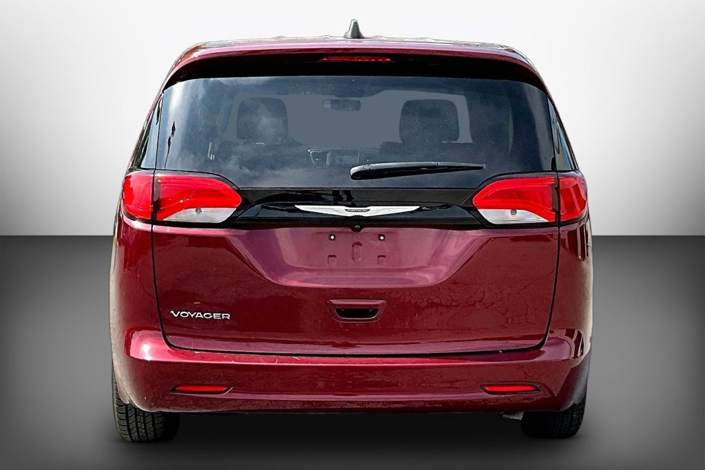 Used 2023 Chrysler Voyager LX FWD image 5