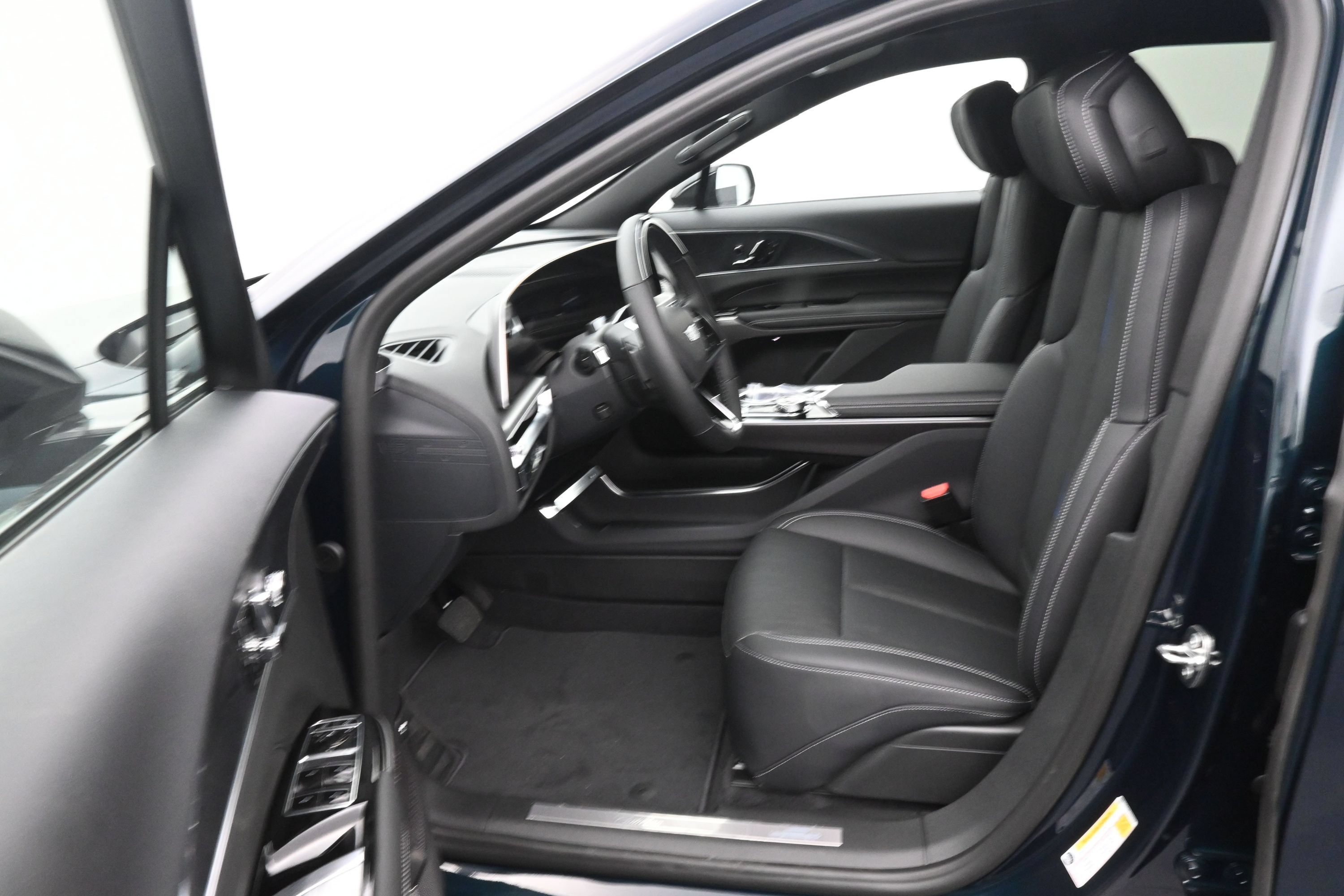 New 2026 Cadillac Lyriq Luxury w/ LPO, Floor Liner Package AWD/4WD image 11