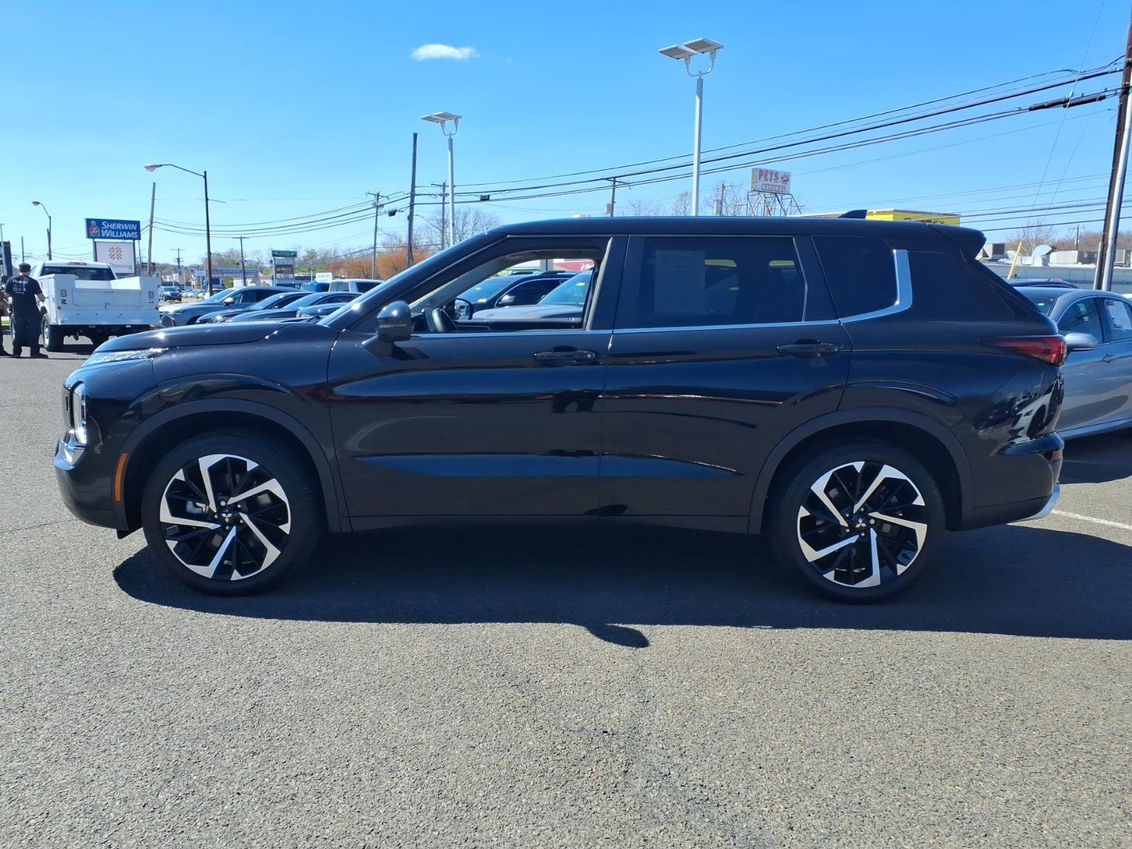 Used 2023 Mitsubishi Outlander SE image 7