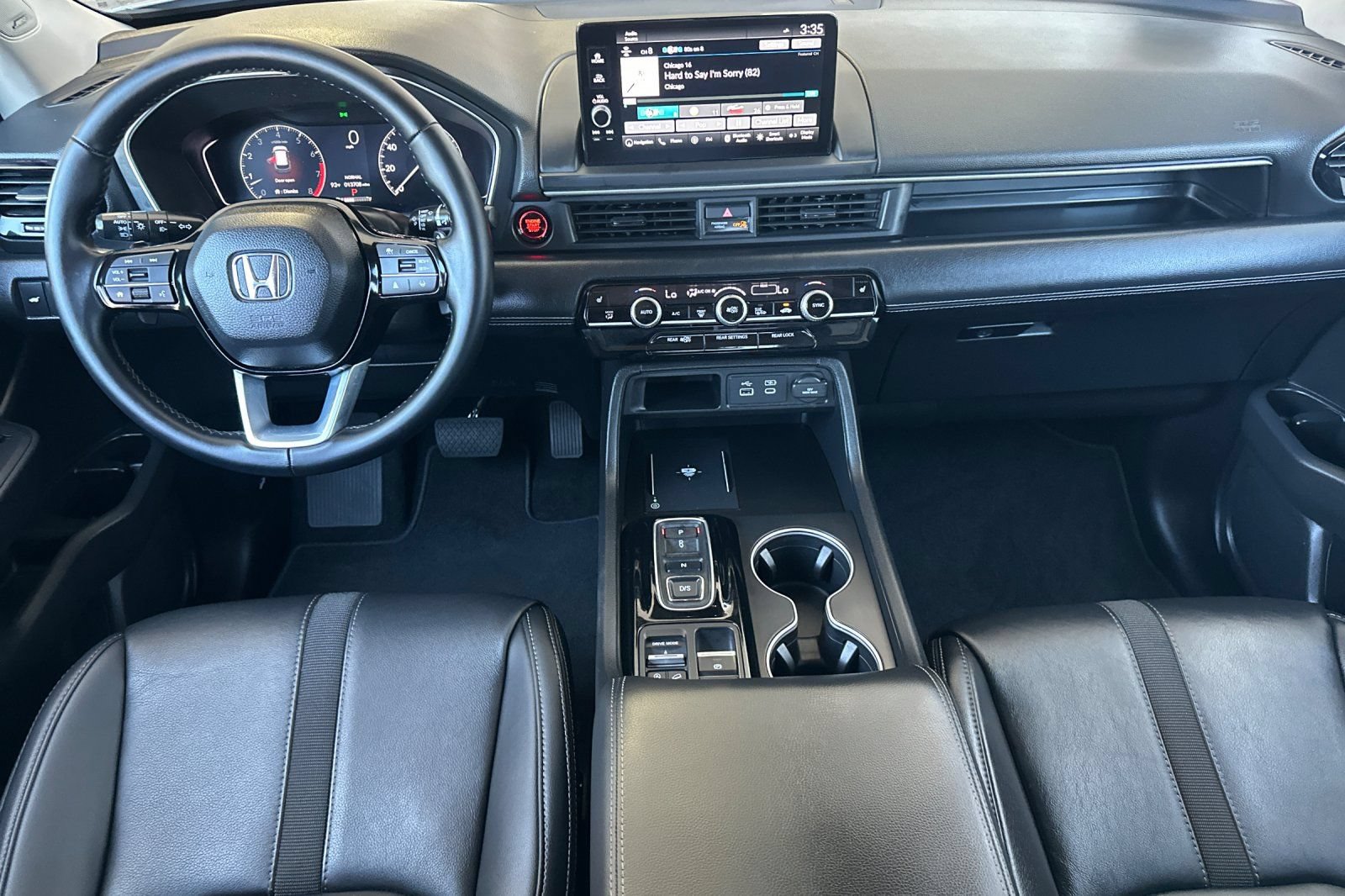 Used 2025 Honda Pilot Touring image 13