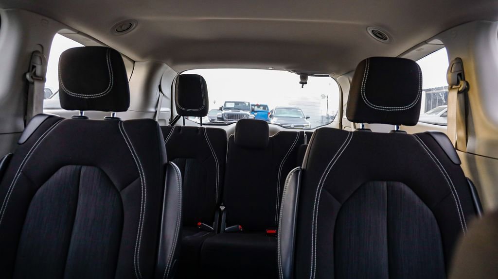 Used 2024 Chrysler Voyager LX image 27