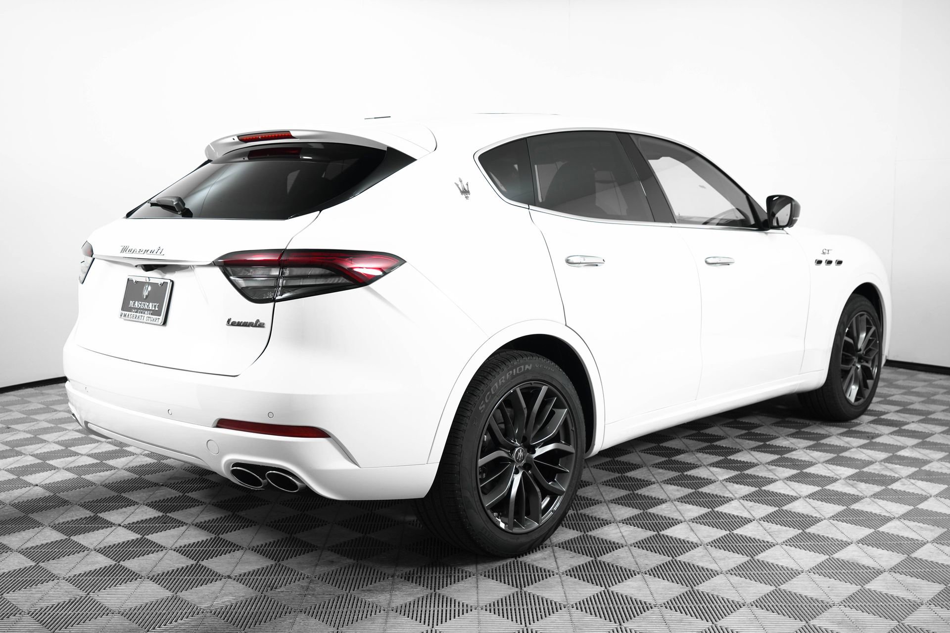New 2024 Maserati Levante GT Ultima image 8