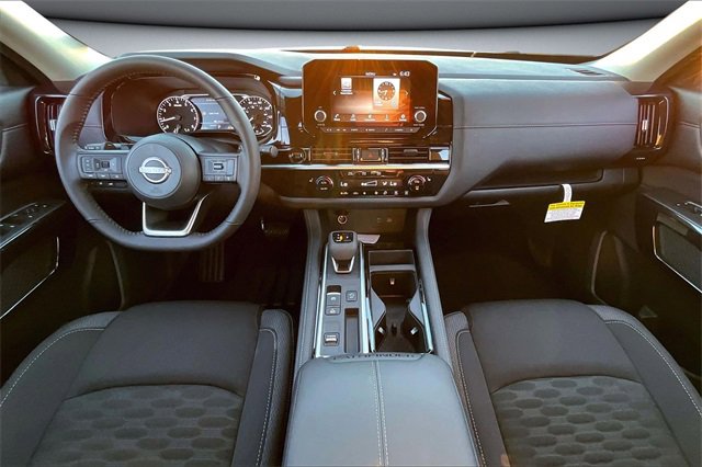 New 2025 Nissan Pathfinder SV image 5