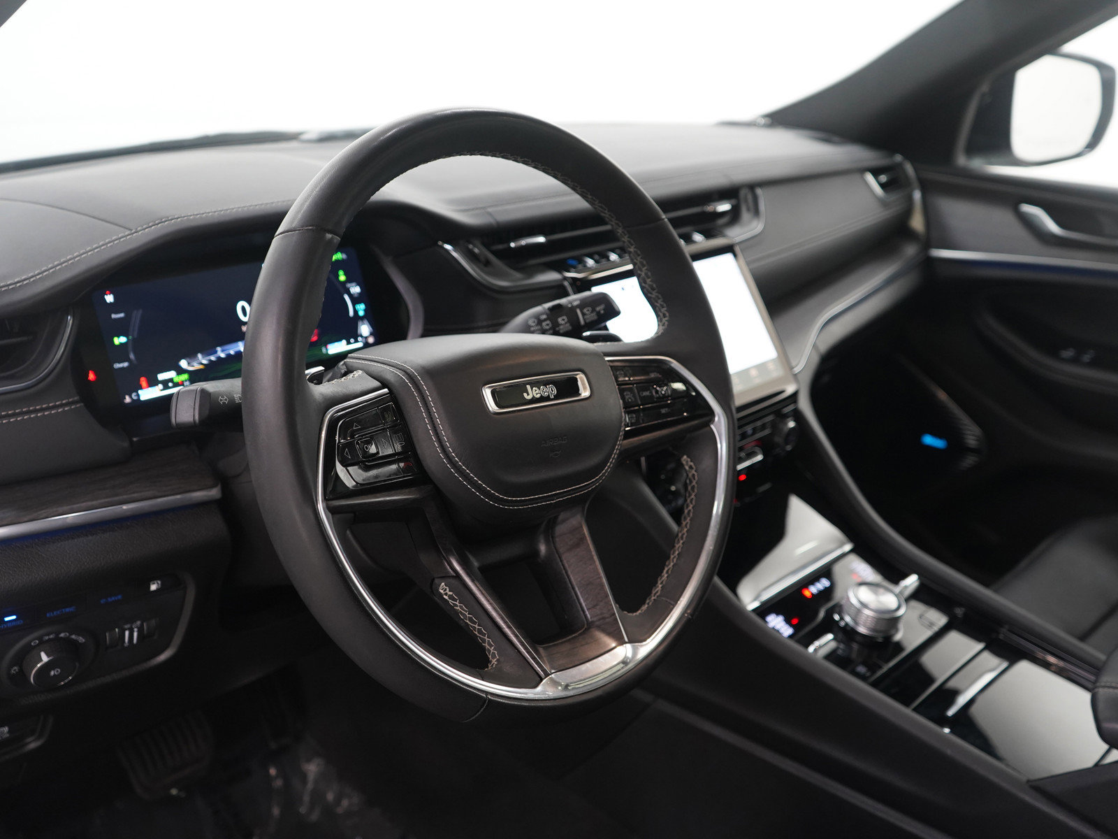 Used 2023 Jeep Grand Cherokee Overland image 21