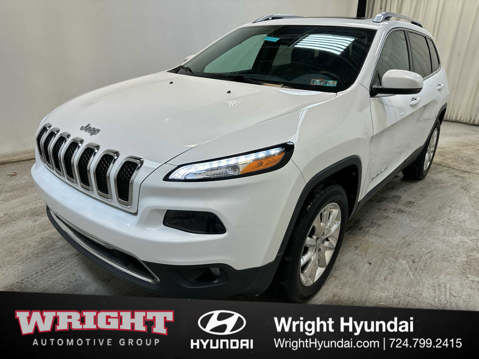 Used 2017 Jeep Cherokee Limited image 3