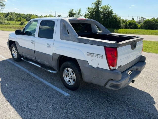 Used 2002 Chevrolet Avalanche 2WD image 2