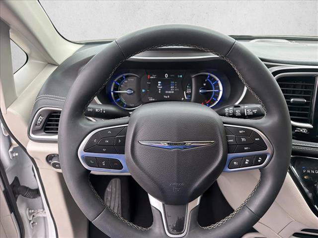 Used 2024 Chrysler Pacifica Limited FWD image 9